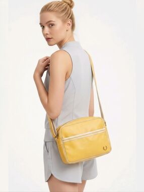 Vintage FRED PERRY Shoulder Sports Bag.